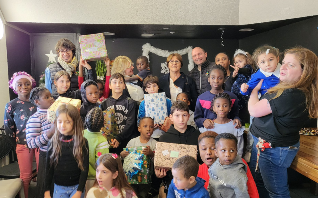 distribution du noel solidaire 76d8b807